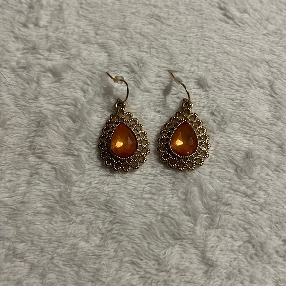 Jewelry - Gold Tone Teardrop Dangle Earrings